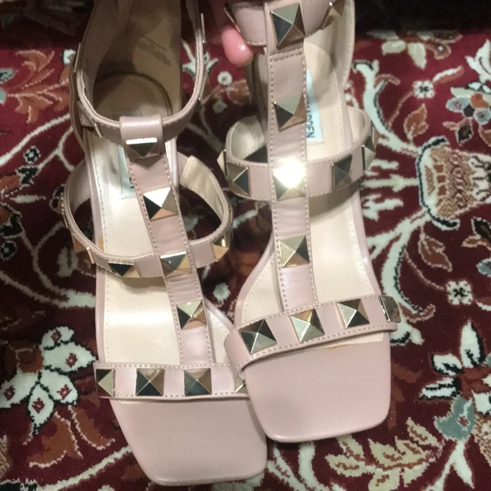Size 9 - Picture 2 of 7